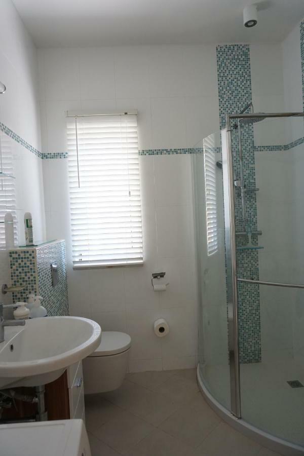 Self Contained Apartment With Private Kitchen Higher Heights, Barbados Christ Church Buitenkant foto