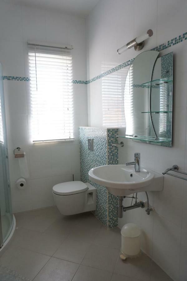 Self Contained Apartment With Private Kitchen Higher Heights, Barbados Christ Church Buitenkant foto